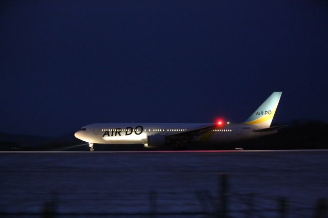 BOEING 767-300 (JA98AD) - 26 December 2015: HKD-HND.