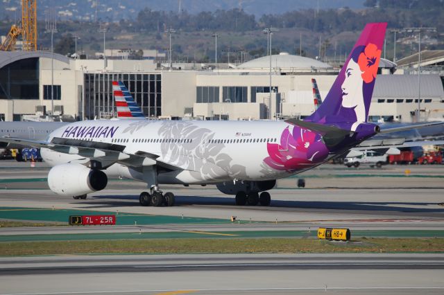 Airbus A330-200 (N384HA)