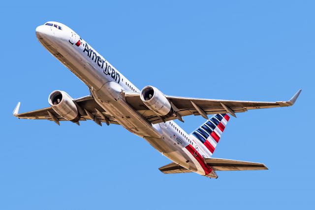 Boeing 757-200 (N200UU) - Departing for PHX