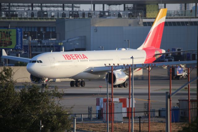 Airbus A330-200 (EC-MLB)