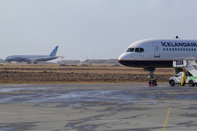 Boeing 787-9 Dreamliner (N789FT)