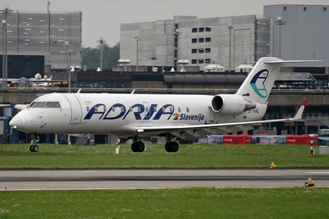 Canadair Regional Jet CRJ-200 (S5-AAE)