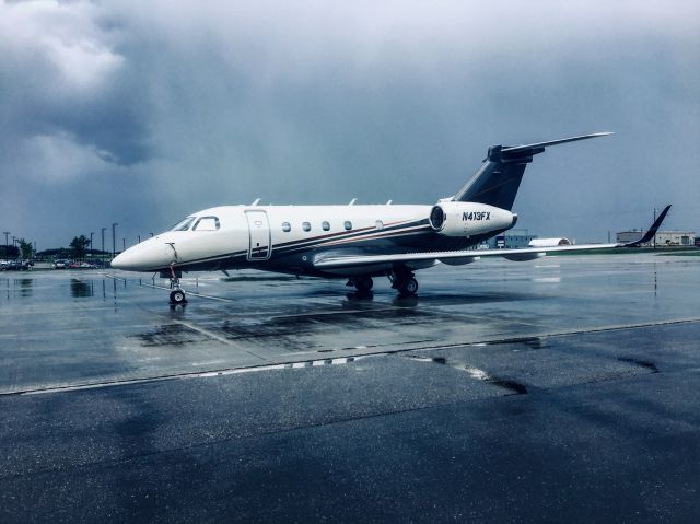 Embraer Legacy 450 (N413FX)