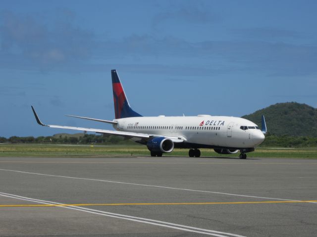 Boeing 737-800 (N3760C)