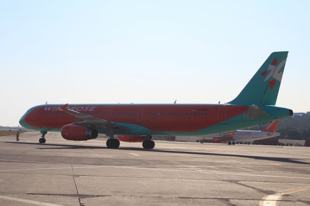 Airbus A321 (UR-WRJ)