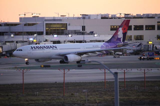 Airbus A330-200 (N378HA)
