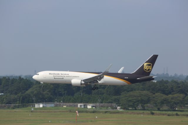 BOEING 767-300 (N324UP)