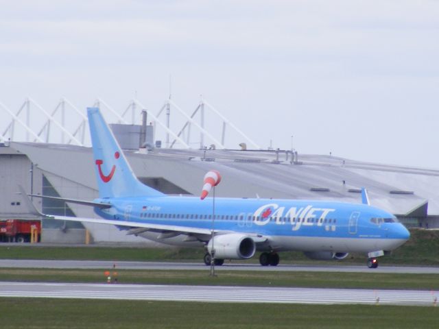 Boeing 737-800 (D-ATUH) - canjet