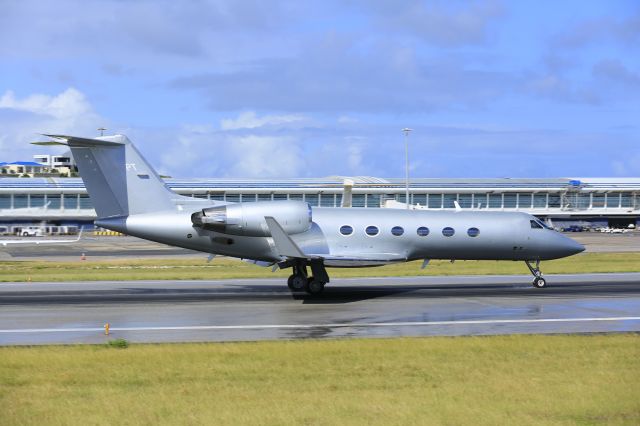 Gulfstream Aerospace Gulfstream IV (N178PT) - N178PT landing at TNCM