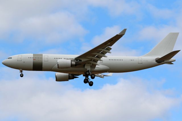 Airbus A330-200 (A7-HHM)
