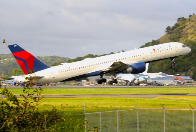 Boeing 757-200 (N682DA)