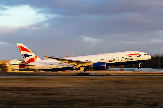 Boeing 777-200 (G-YMMH)