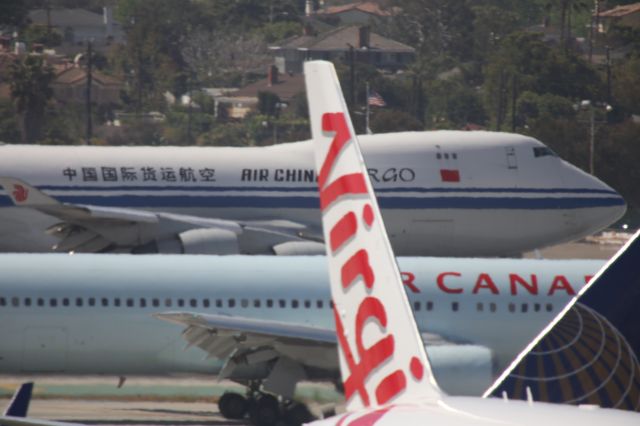 Boeing 747-400 (B-2475)