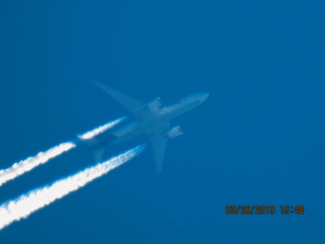 BOEING 777-200LR (N858FD)