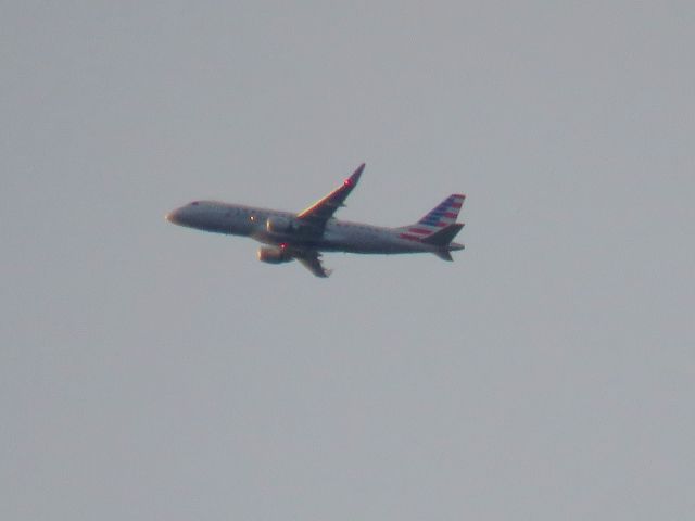 Embraer 175 (N274NN)