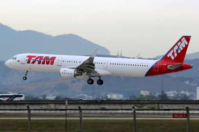 Airbus A321 (PT-XPB)