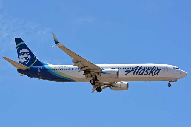 Boeing 737-800 (N589AS) - Alaska Boeing 737-890 N589AS at Phoenix Sky Harbor on July 19, 2018.