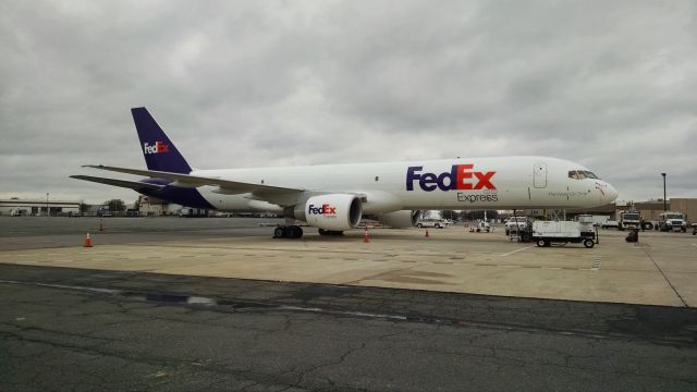 Boeing 757-200 (N784FD)