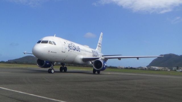 Airbus A320 (N598JB)