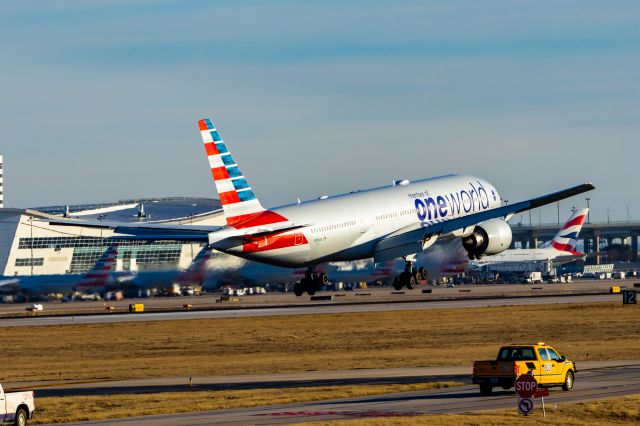 Boeing 777-200 (N791AN) - American Airlines 777-200 in Oneworld special livery landing at DFW on 12/27/22. Taken with a Canon R7 and Tamron 70-200 G2 lens.