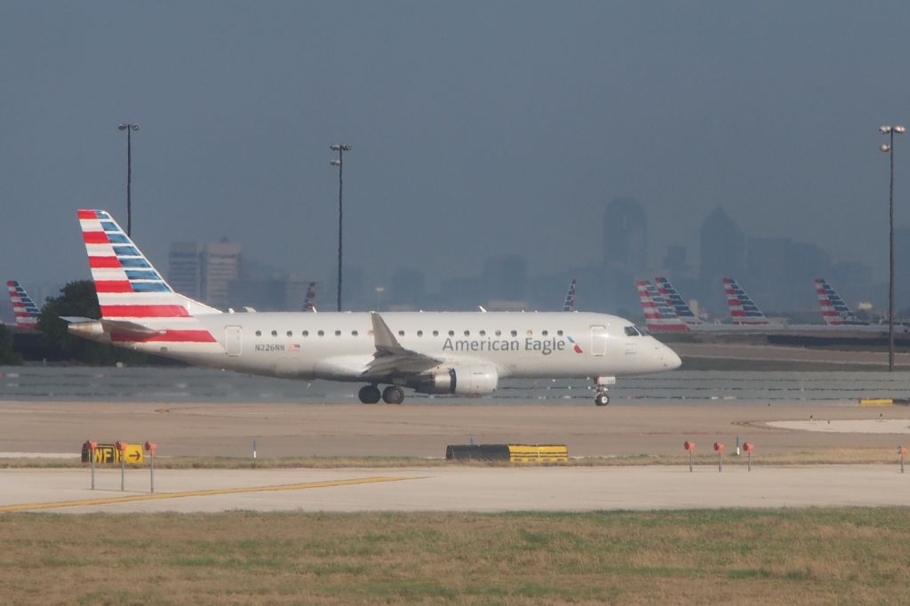 Embraer 170/175 (N226NN)