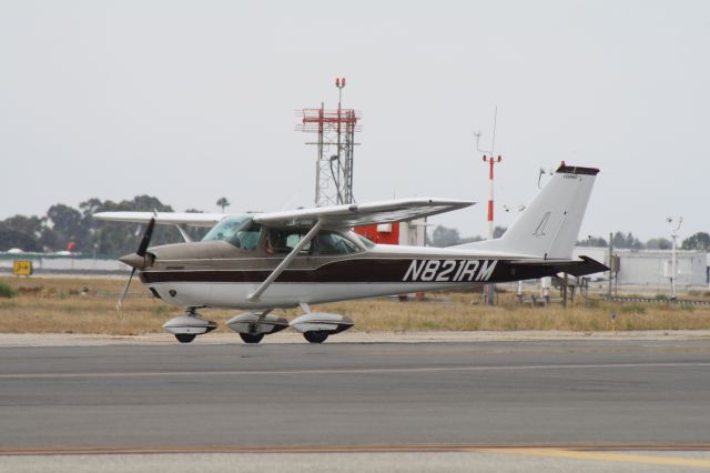 Cessna Skyhawk (N821RM) - Taxiing for takeoff at John Wayne Airport, July 18 2018. 