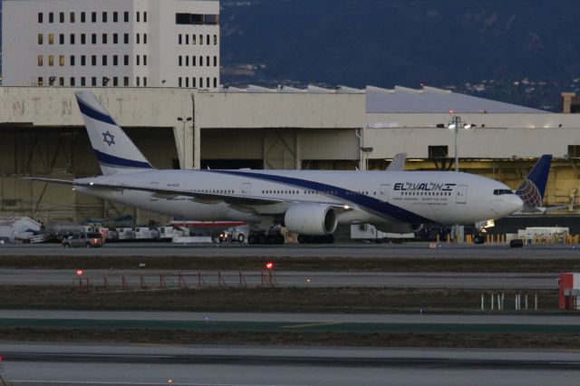 Boeing 777-200 (4X-ECE)