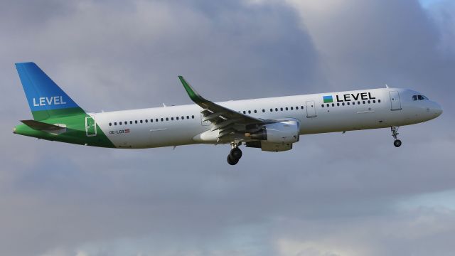 Airbus A321 —
