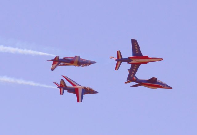 — — - Patrouille de France sur Alphajet. Meeting aérien de Grenoble Le Versoud. 7 juillet 2018. 