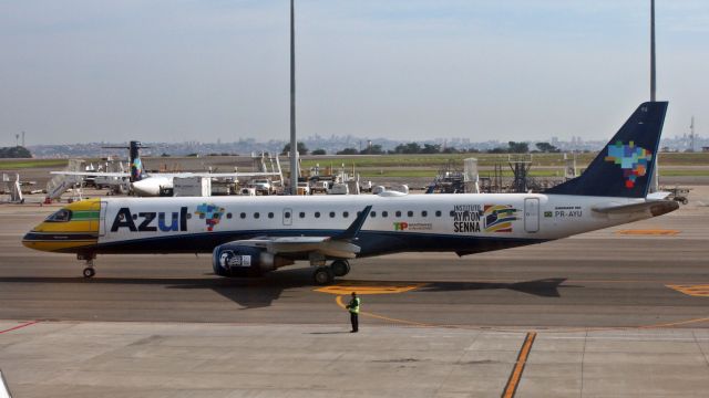 Embraer ERJ-190 (PR-AYU)