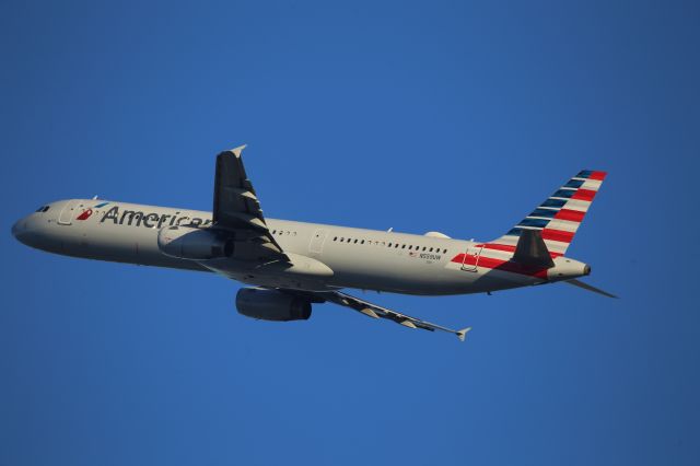 Airbus A321 (N559UW)