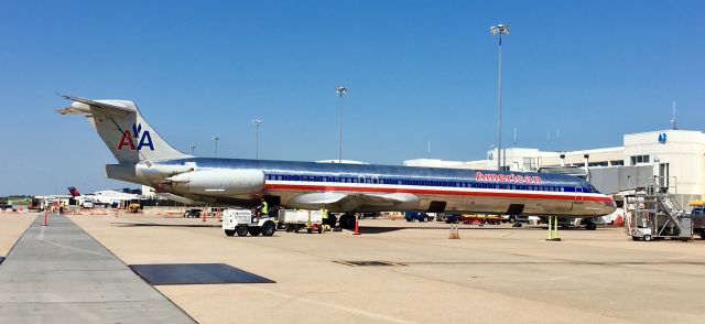 McDonnell Douglas MD-83 (N961TW) - On a very hot May afternoon.