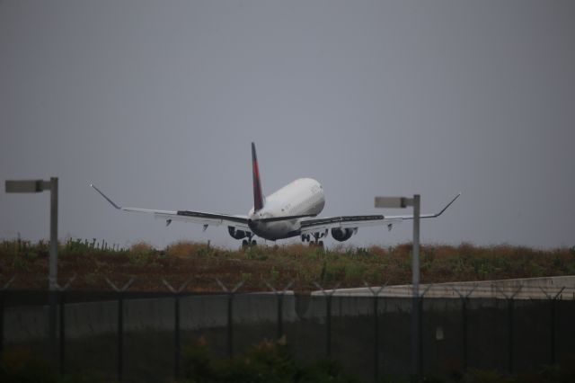 EMBRAER 175 (long wing) (N268SY)