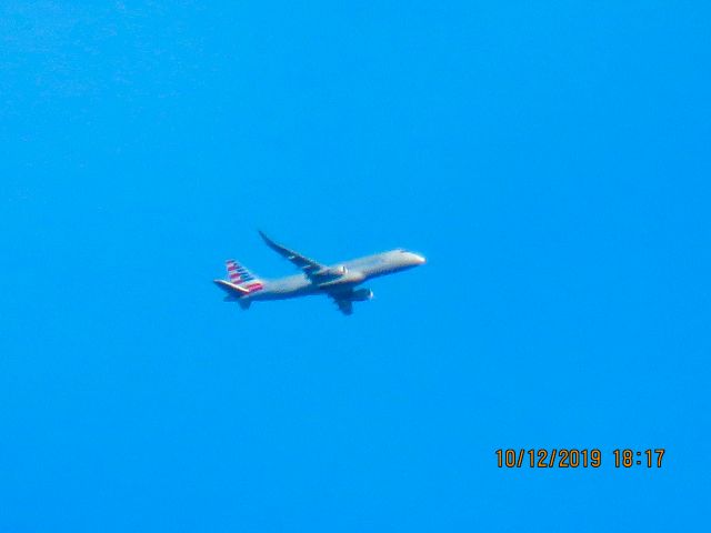 Embraer 175 (N266NN)