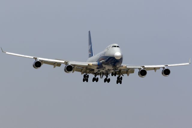 Boeing 747-400 (4KSW888)