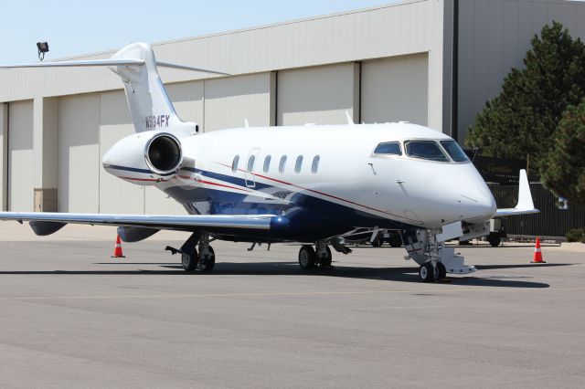 Bombardier Challenger 300 (N534FX)