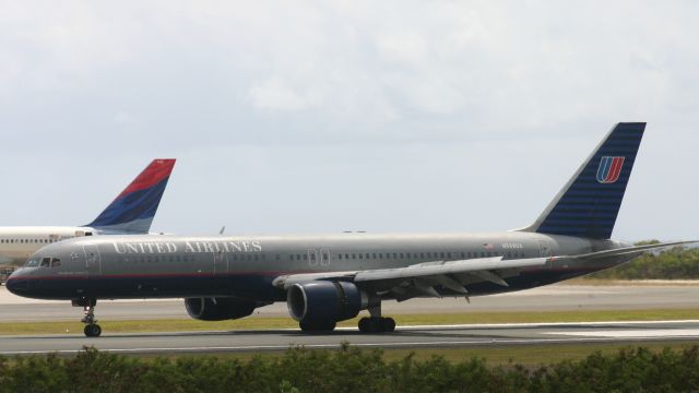 Boeing 757-200 (N588UA)