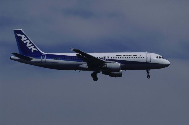 Airbus A320 (JA8391) - Final Approach to Tokyo-Haneda Intl Airport Rwy16L on 1998/06/15