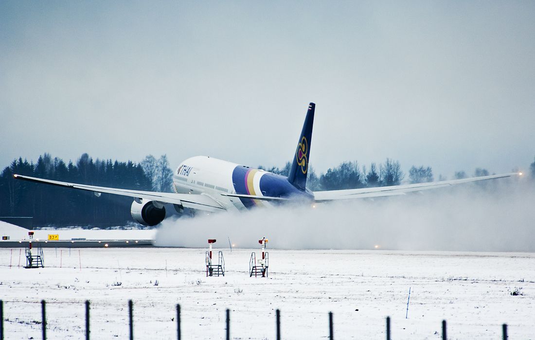 Boeing 777-200 (HS-TJR) - Takeoff during a cold day in January this year, 2012.