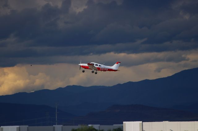 Piper Cherokee (N921PA)