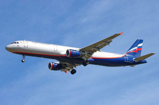 Airbus A321 (RA-73164)