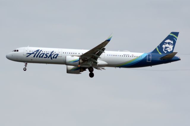 Airbus A321 (N923VA) - Alaska A-321 neo from LAX 