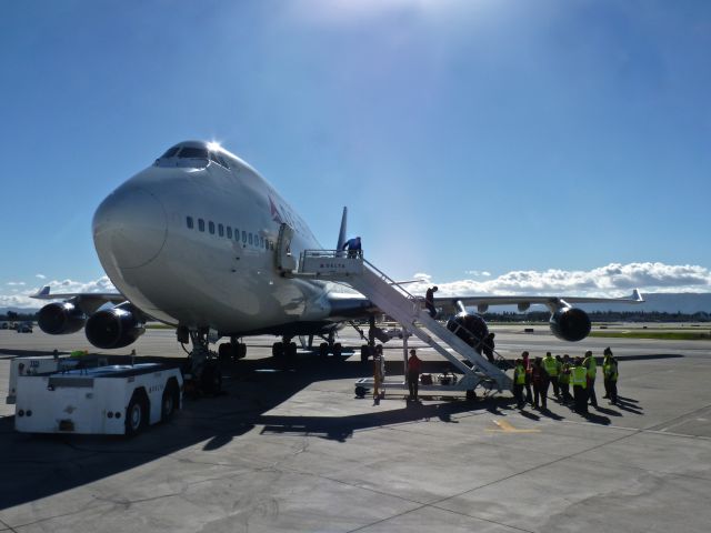 Boeing 747-400 (N670US) - 49ers already on board. Next stop: Super bowl.