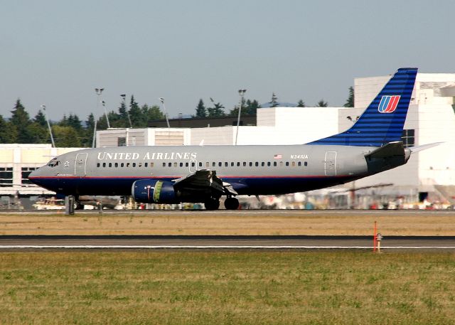 BOEING 737-300 (N341UA) - KSEA - Aug 2007 shows N341UA touching down at Seattle and rolling out to the exit.