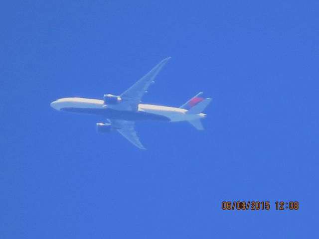 BOEING 777-200LR (N703DN)