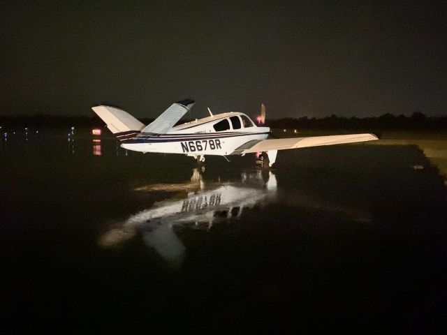 Beechcraft 35 Bonanza (N6678R)