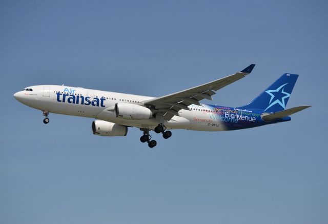 Airbus A330-200 (C-GTSJ)