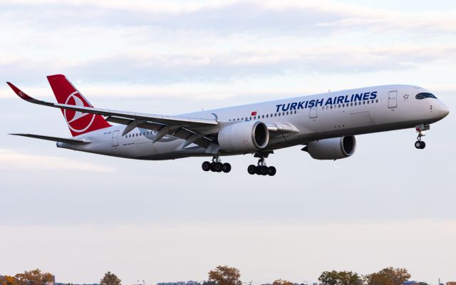 Airbus A350-900 (TC-LGA)