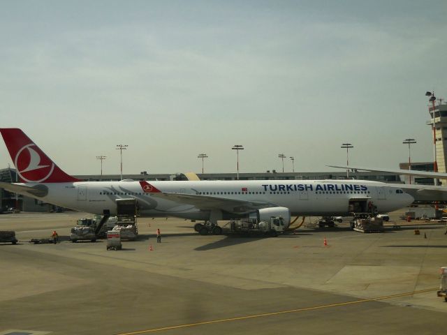 Airbus A330-300 (TC-LND)