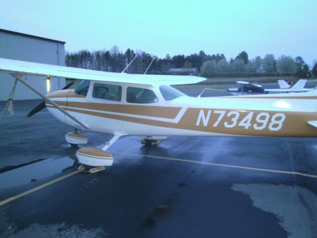 Cessna Skyhawk (N73498)